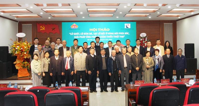 Các giải pháp kỹ thuật phòng chống sạt lở đất cho nhà dân khu vực dốc